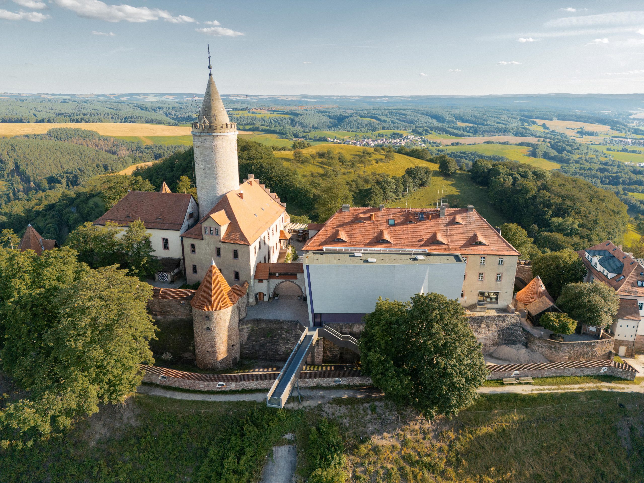 Skywalk an der Außenmauer Leuchtenburg bei Kahla