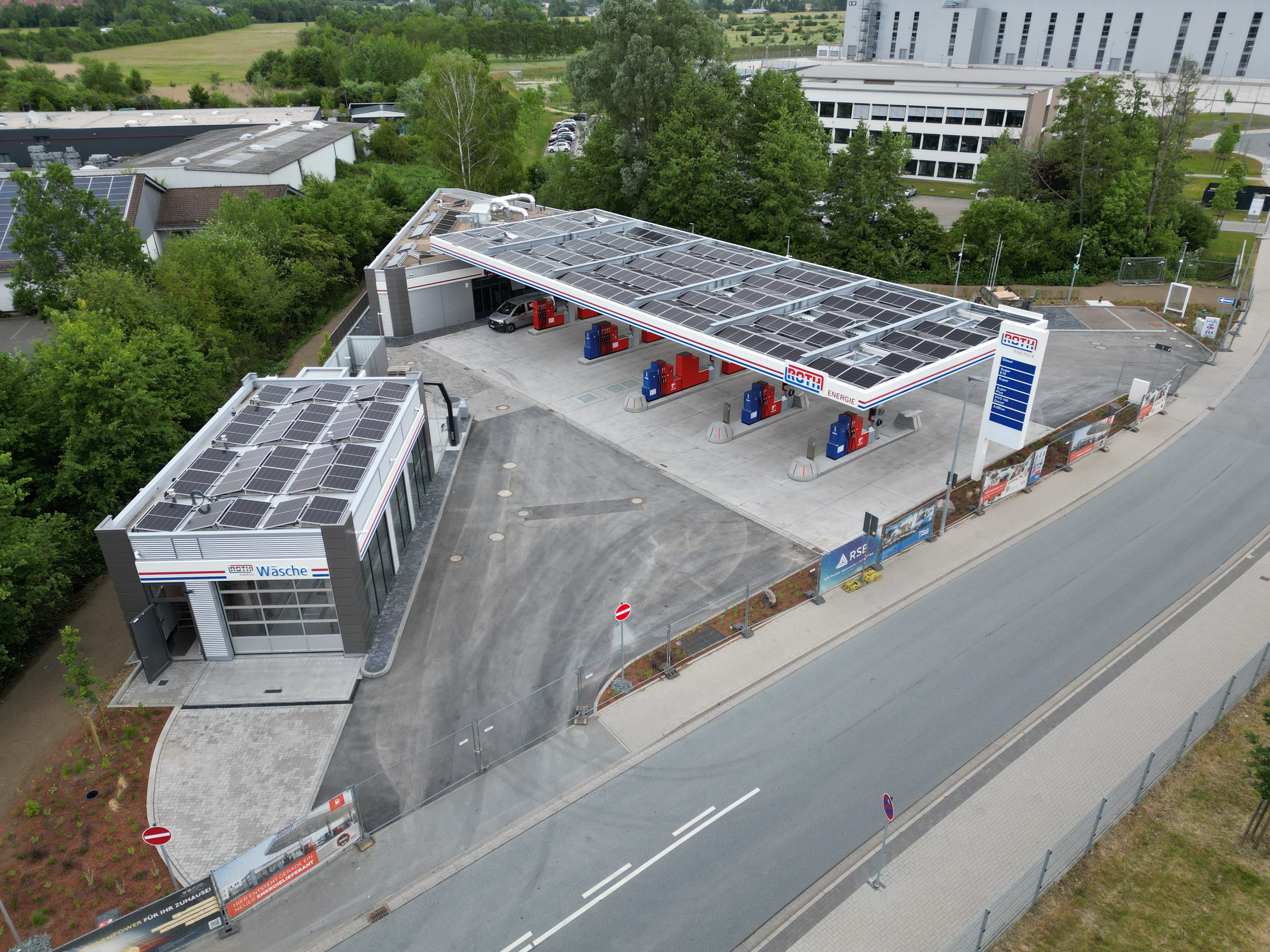 Drohnenansicht der Tankstelle Roth in Gießen (Hessen)