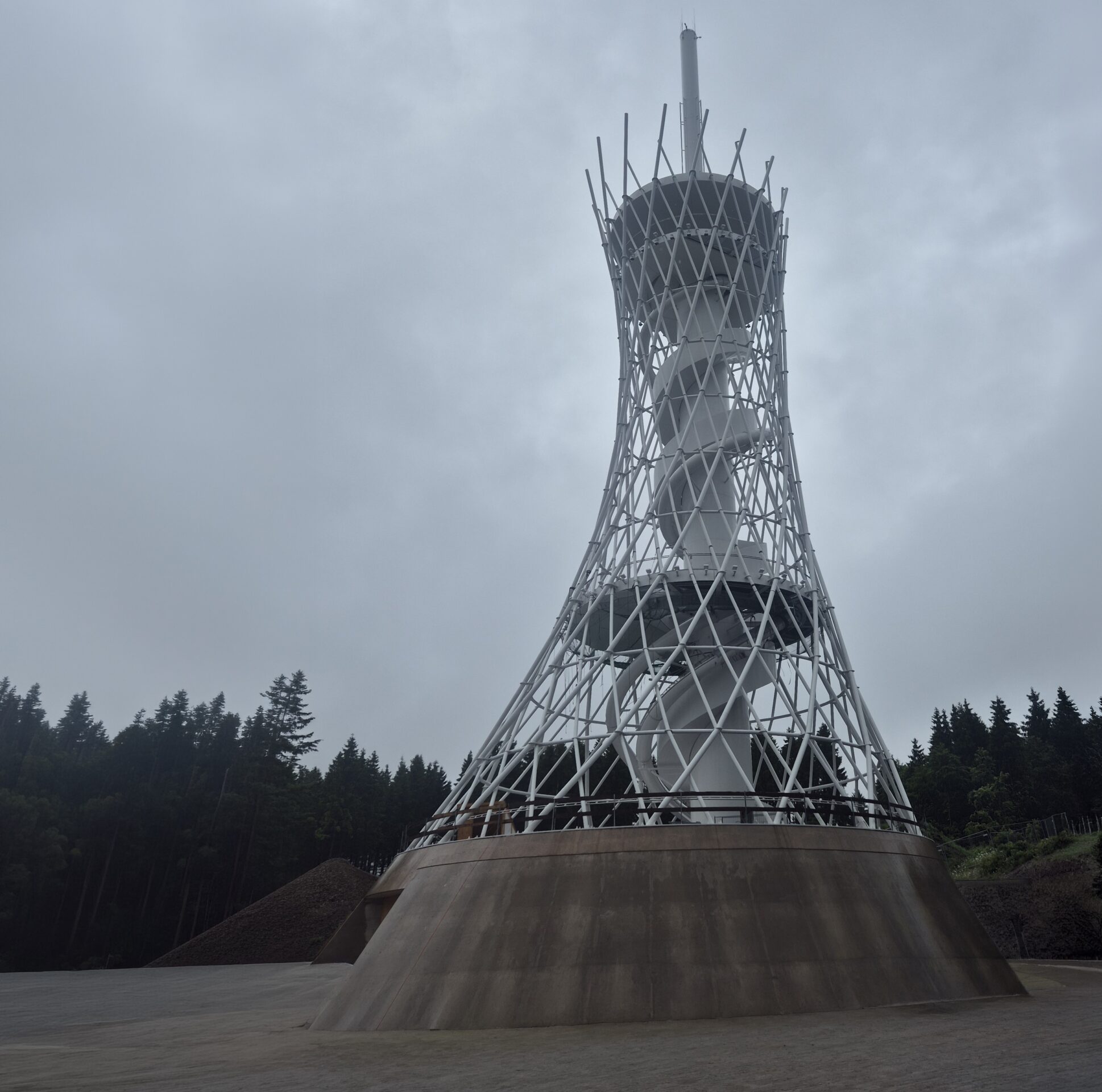 Aussichtsturm Harzer Hexenreich mit Stahlgitterkonstruktion
